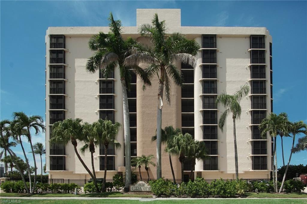 9653 Gulf Shore DR 303 NAPLES, FL 34108