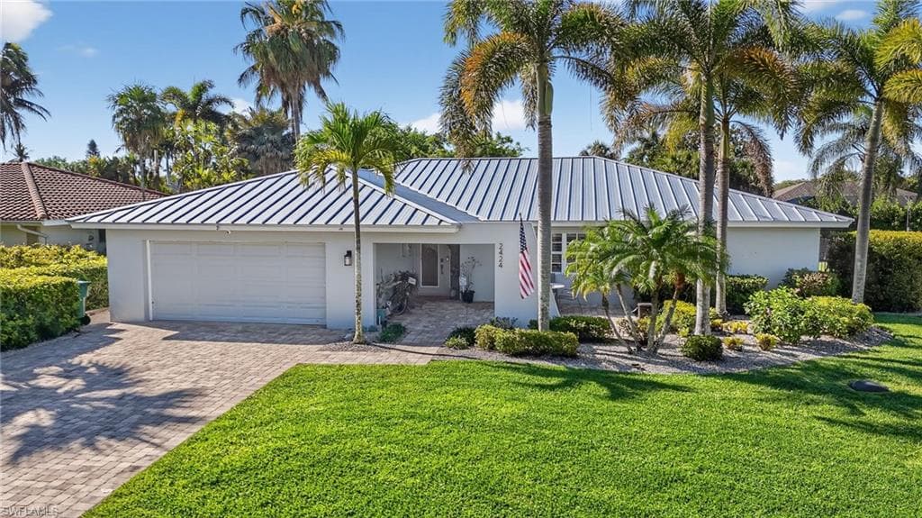 2424 Longboat DR NAPLES, FL 34104
