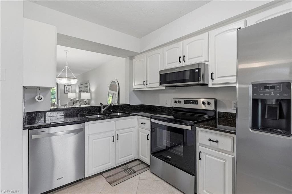 1001 Foxfire LN 307 NAPLES, FL 34104