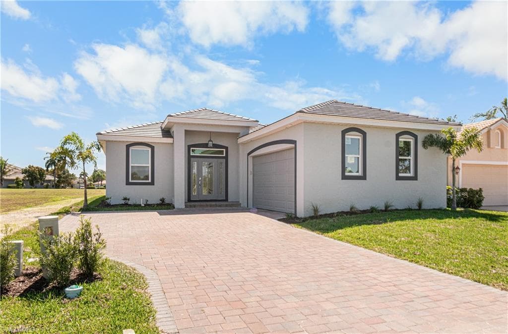 2016 Oxford Ridge CIR LEHIGH ACRES, FL 33973