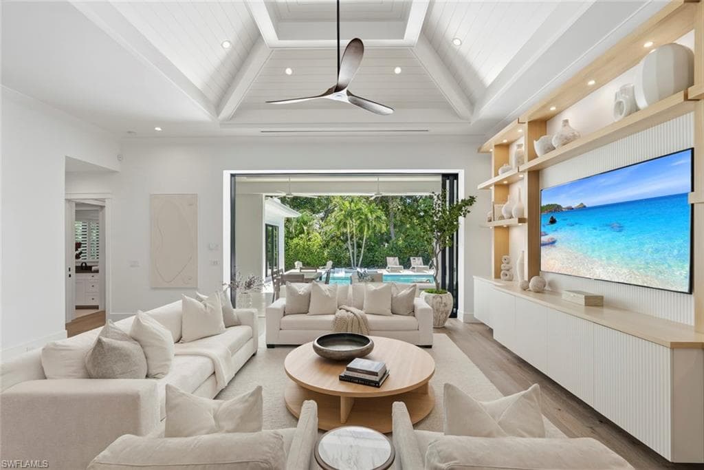 1064 13th ST N NAPLES, FL 34102