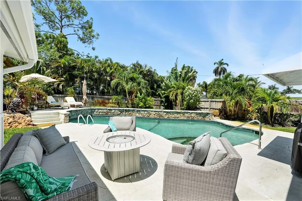 1063 22nd AVE N NAPLES, FL 34103