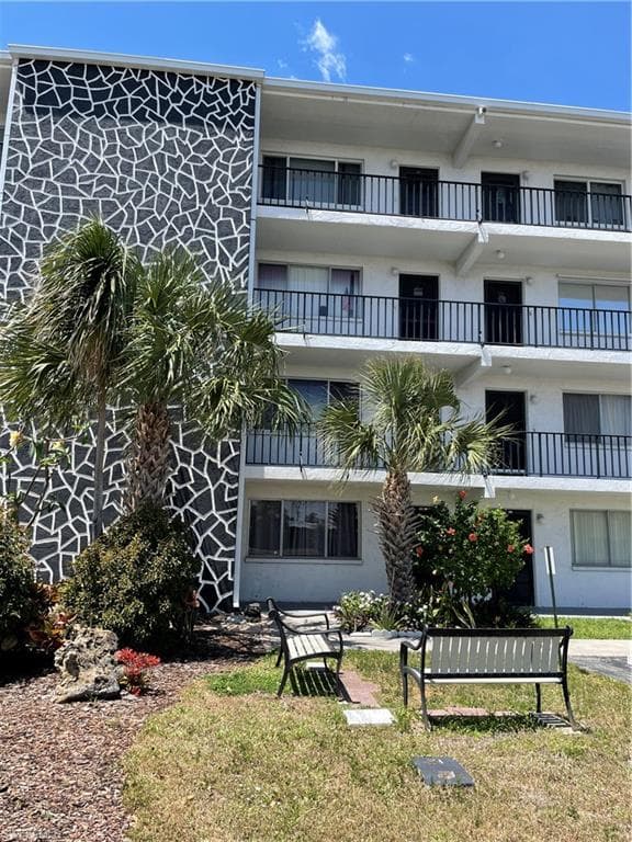 4906 Victoria DR 313 CAPE CORAL, FL 33904