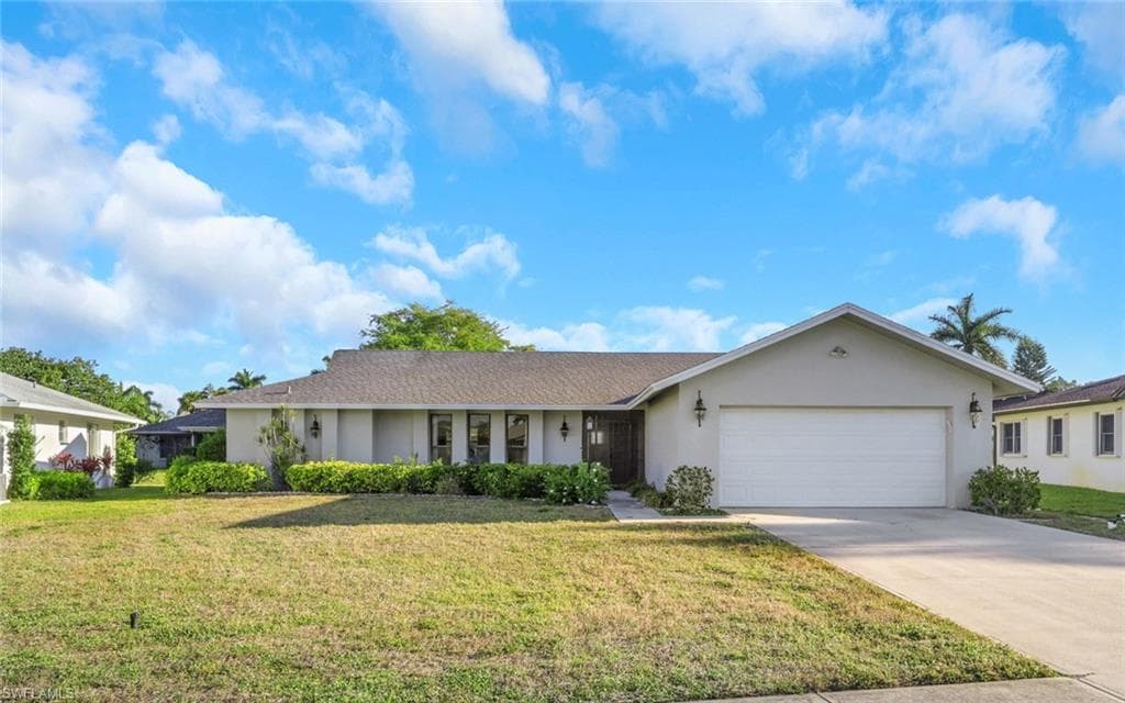 105 Montaubon CT NAPLES, FL 34112