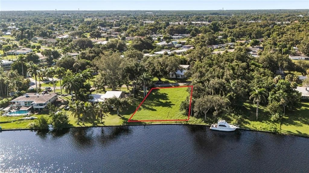 4859 E Riverside DR FORT MYERS, FL 33905