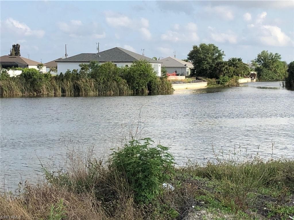 27 SW 14th AVE CAPE CORAL, FL 33991