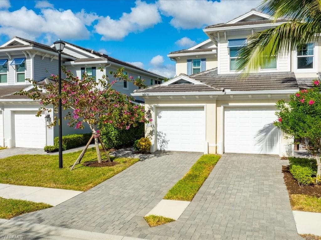 6960 Avalon CIR 801 NAPLES, FL 34112