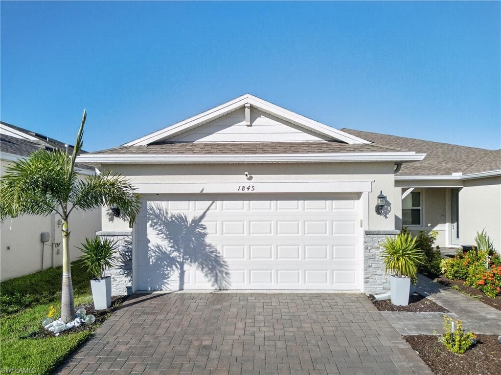 1845 SPRING SHOWER CIR KISSIMMEE, FL 34744