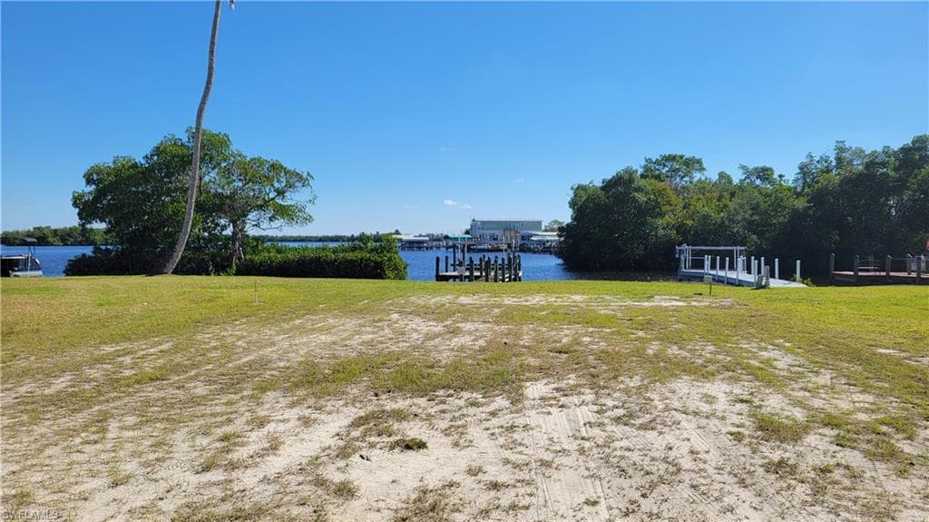 323 Shoreland DR FORT MYERS, FL 33905