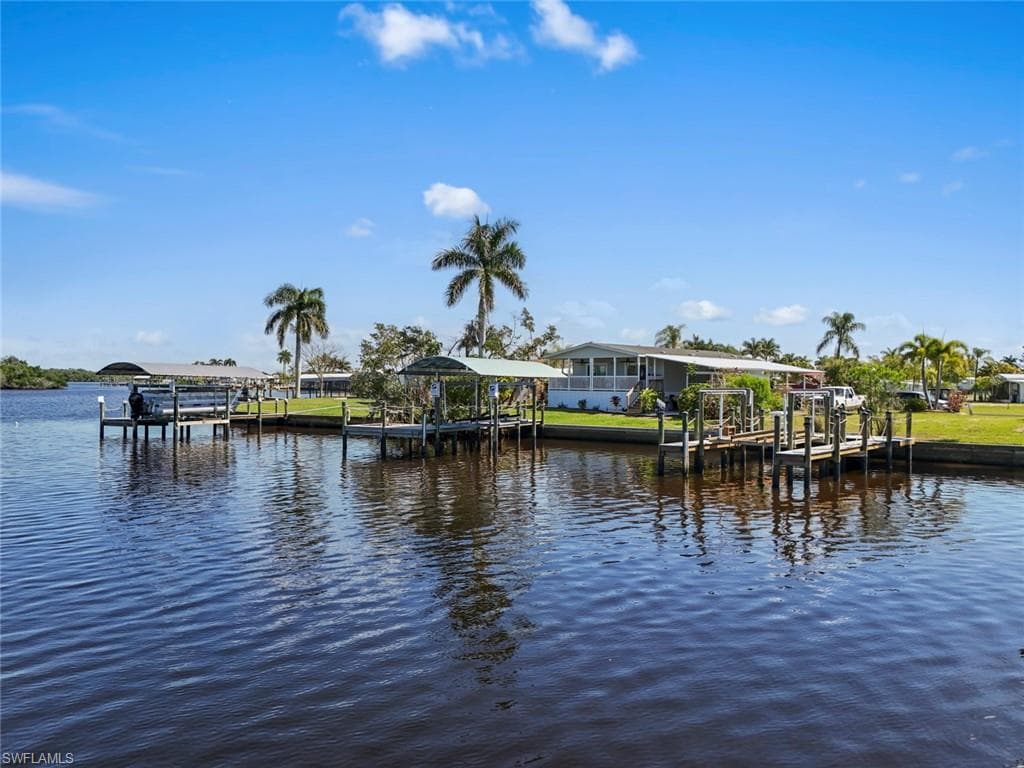 209 Sun CIR FORT MYERS, FL 33905