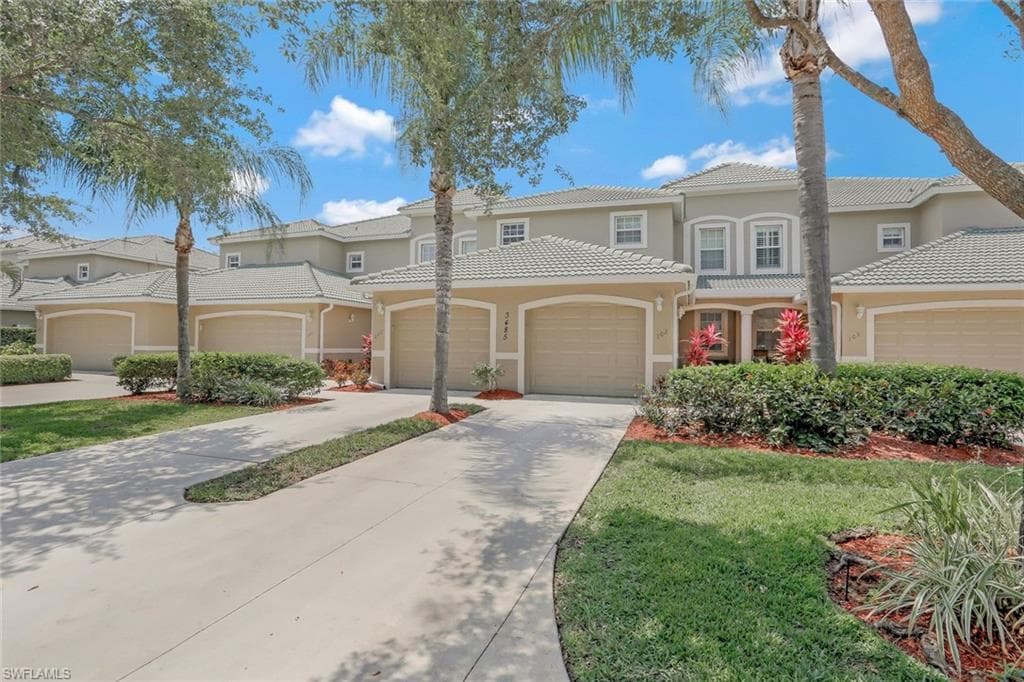 3485 LAUREL GREENS LN S 102 NAPLES, FL 34119