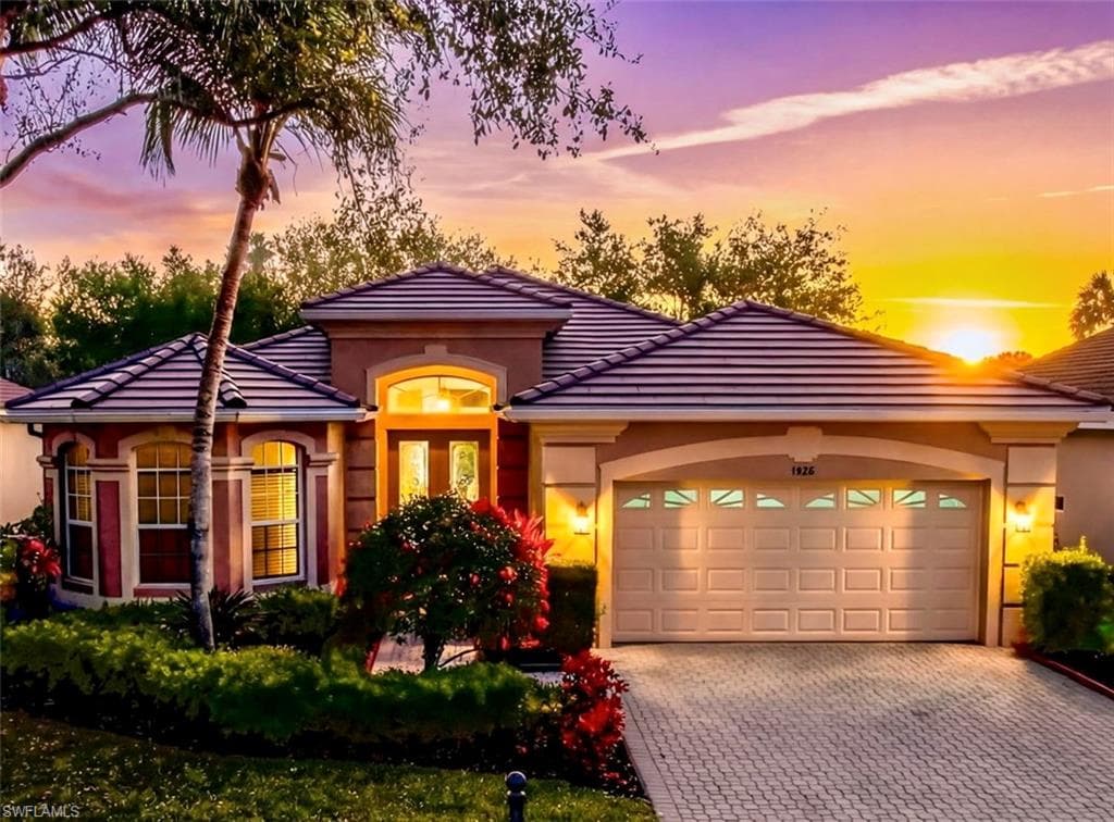 4828 Cerromar DR NAPLES, FL 34112