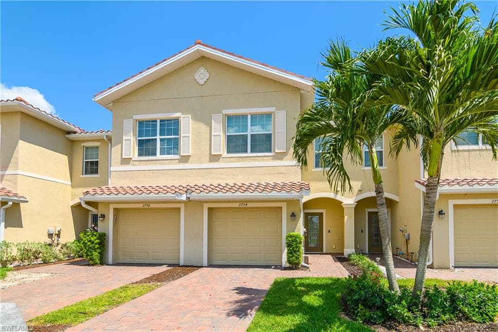 2754 Citrus ST NAPLES, FL 34120