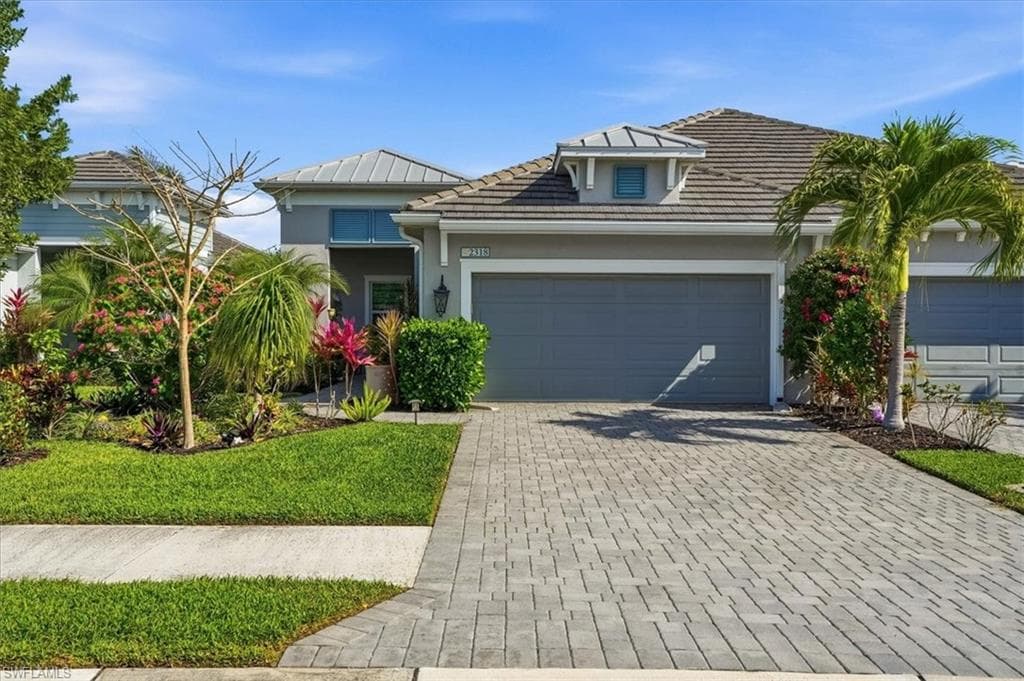 2318 Marquesa CIR NAPLES, FL 34112