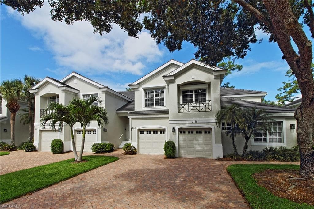 2125 Aberdeen LN 4-203 NAPLES, FL 34109