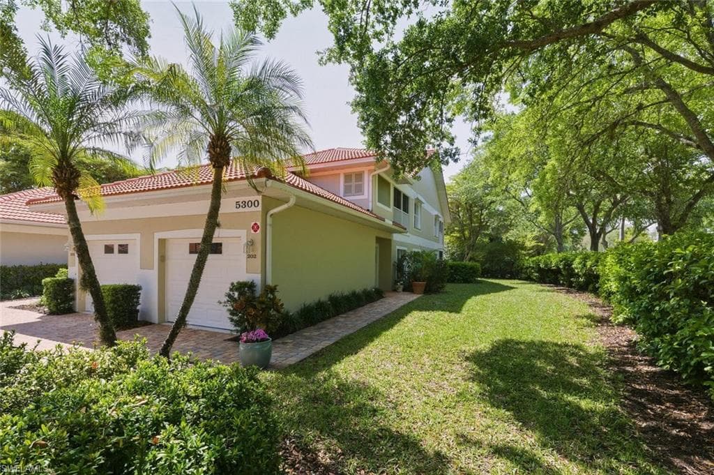 5300 Andover DR 202 NAPLES, FL 34110