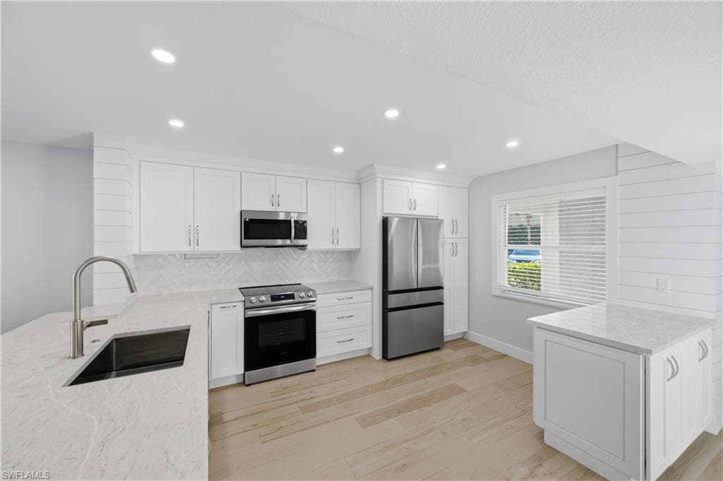 1330 Derbyshire CT E101 NAPLES, FL 34116