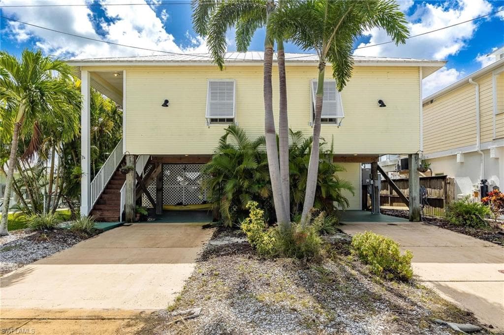 2761 Geary ST MATLACHA, FL 33993