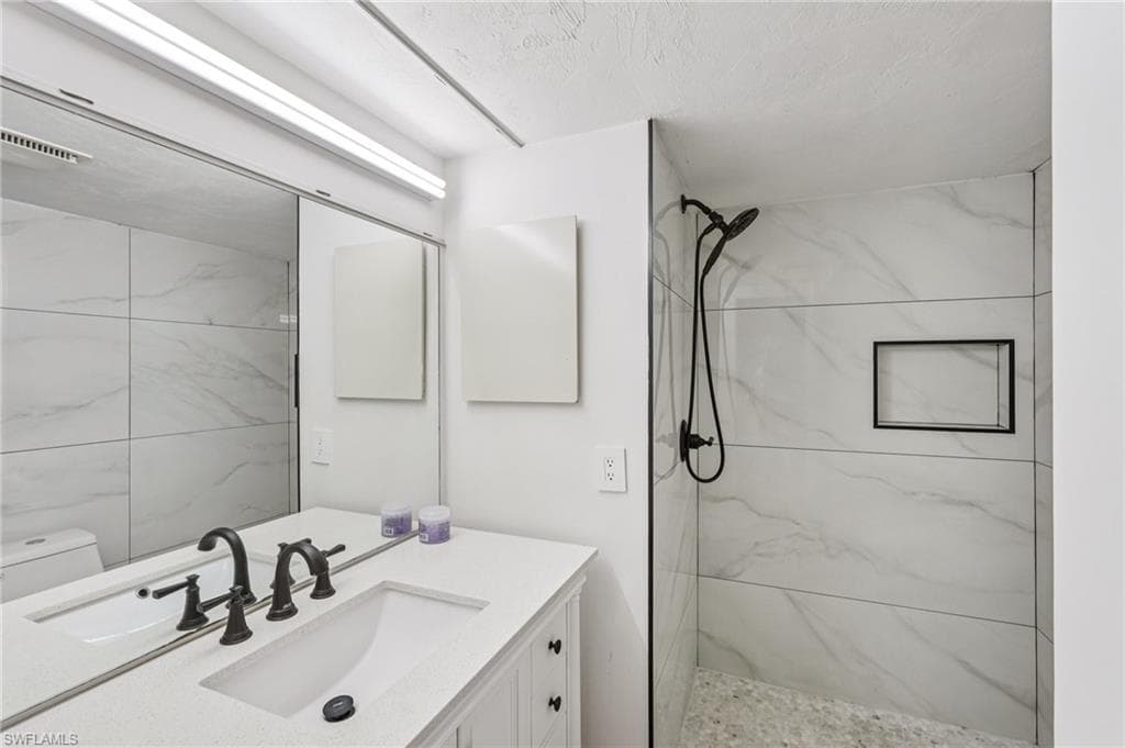499 Forest Lakes BLVD 305 NAPLES, FL 34105