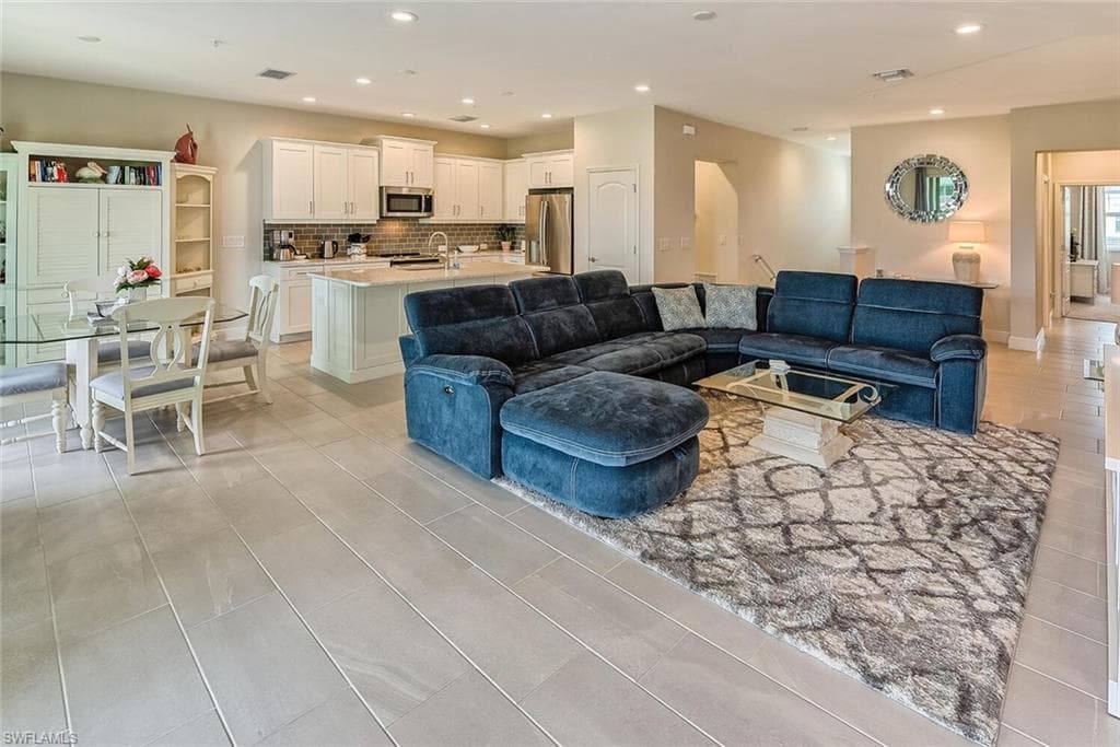 6954 Avalon CIR 707 NAPLES, FL 34112
