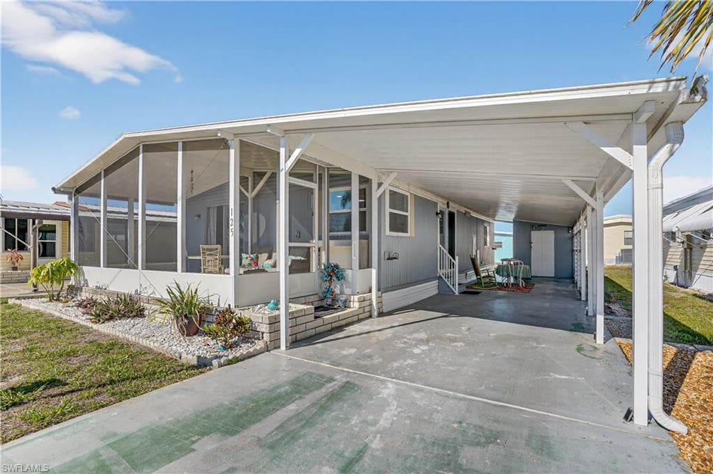 125 Kim DR 125 NAPLES, FL 34104