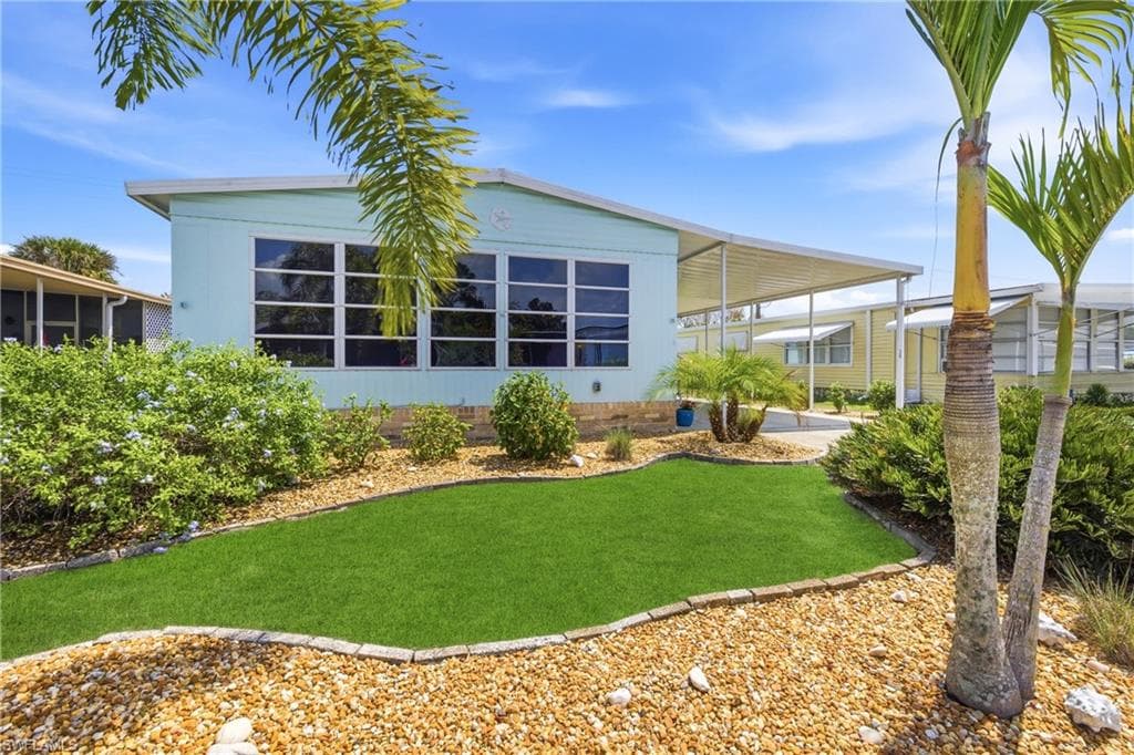 726 Knotty Pine CIR NORTH FORT MYERS, FL 33917
