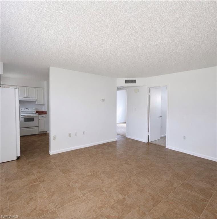 3325 Airport RD N T4 NAPLES, FL 34105