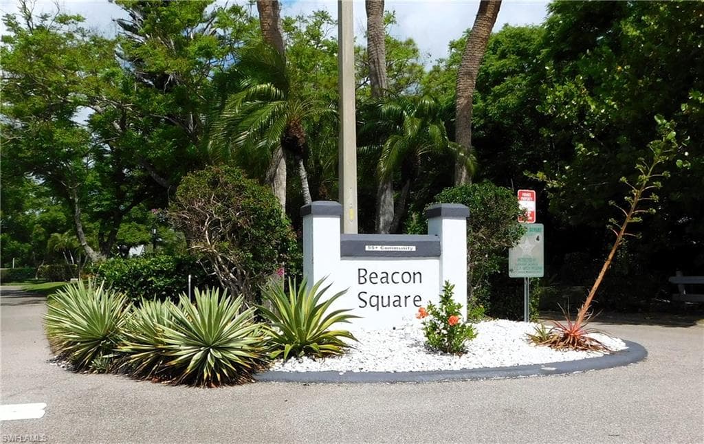 10525 Putnam CT LEHIGH ACRES, FL 33936