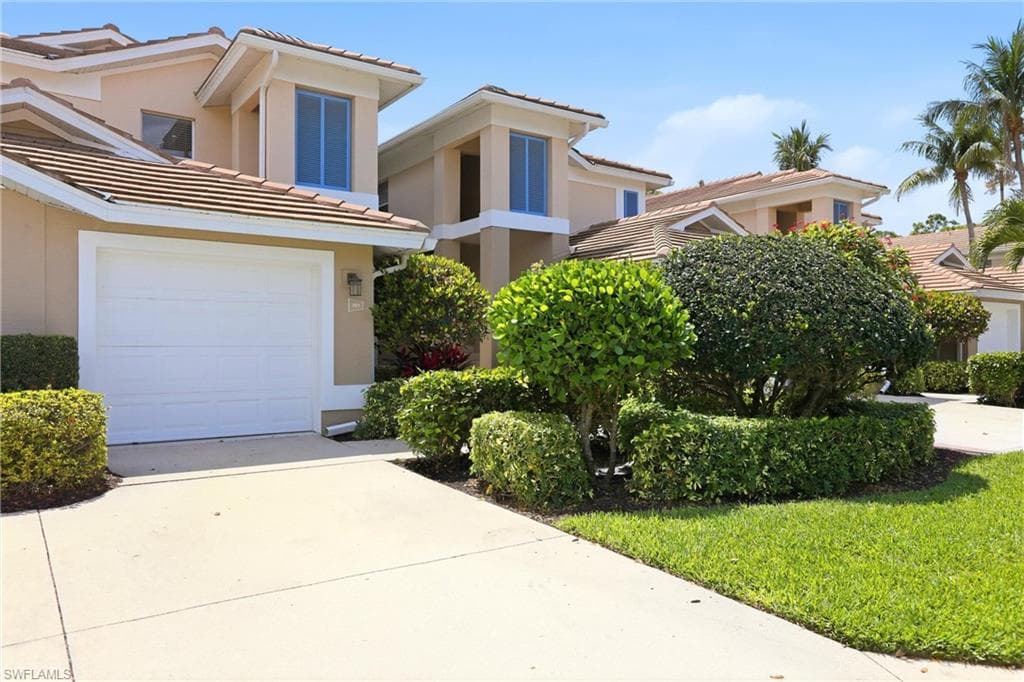 817 Carrick Bend CIR 201 NAPLES, FL 34110