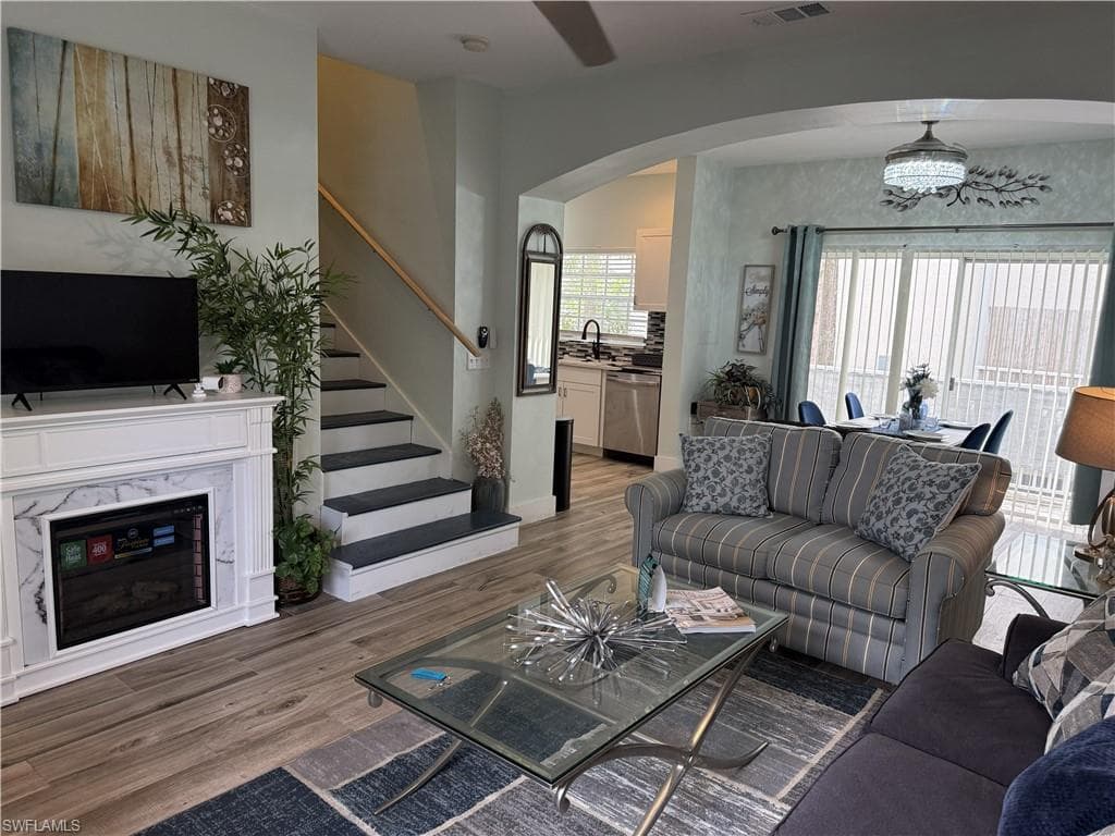 3304 Lisa LN 102 NAPLES, FL 34109