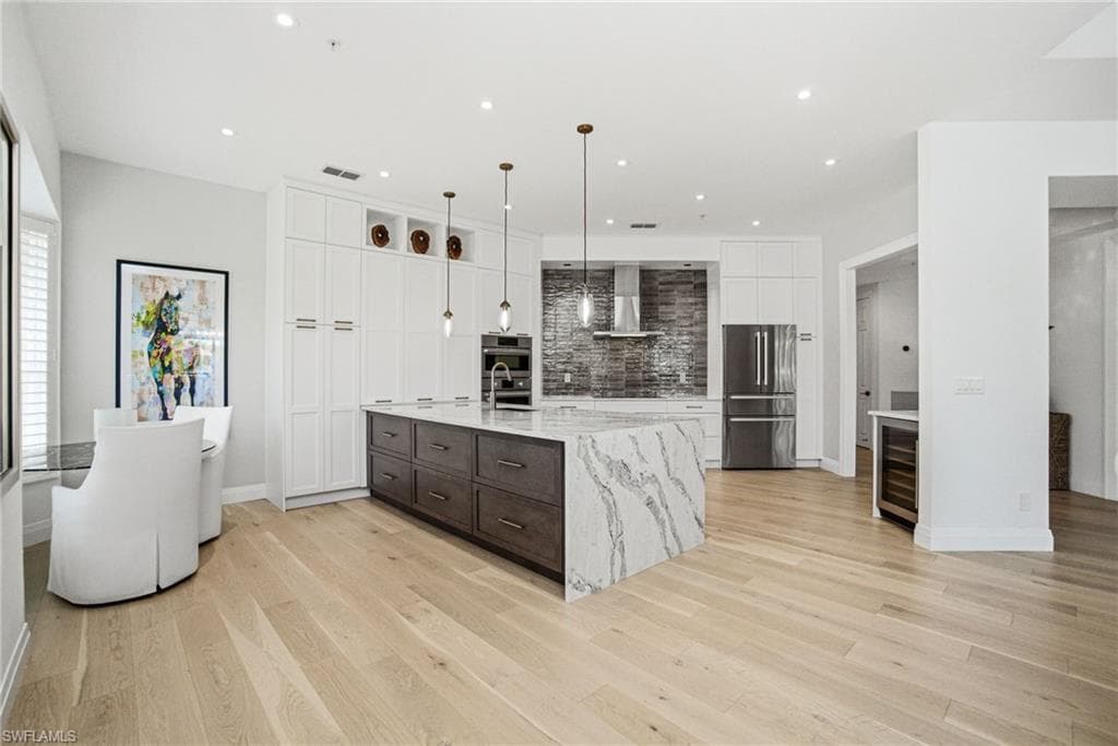 1835 Les Chateaux BLVD 204 NAPLES, FL 34109