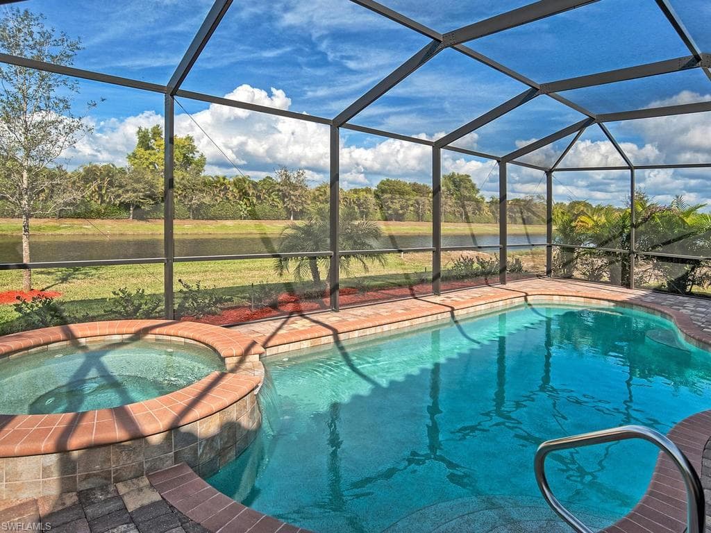 2850 Aviamar CIR NAPLES, FL 34114