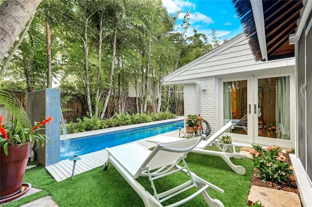295 6th ST N NAPLES, FL 34102