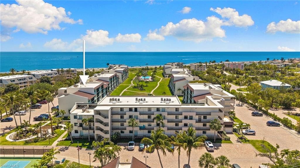 979 E Gulf DR D-462 SANIBEL, FL 33957