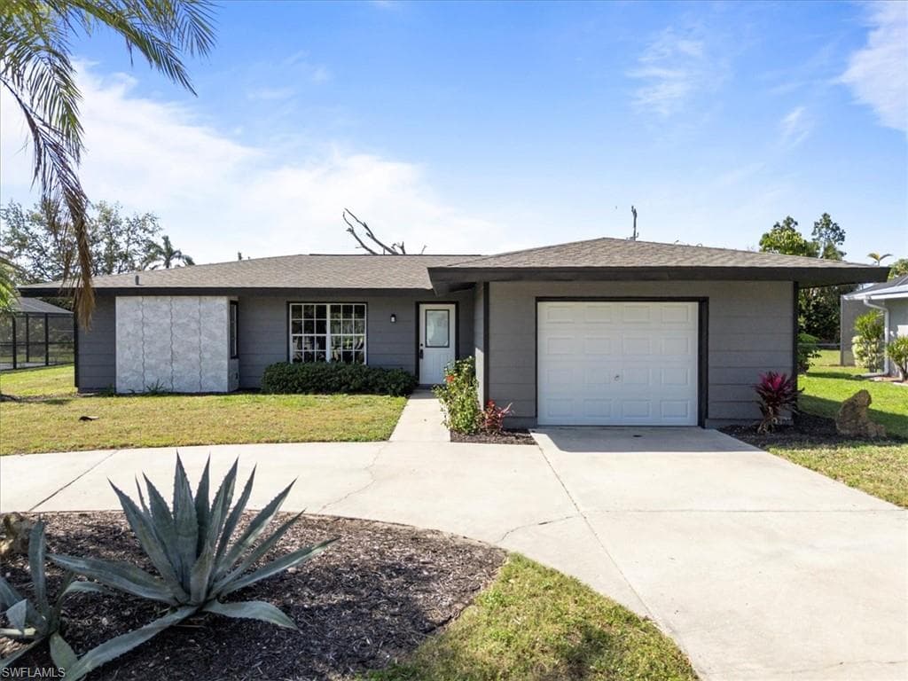 4216 1st CT CAPE CORAL, FL 33904
