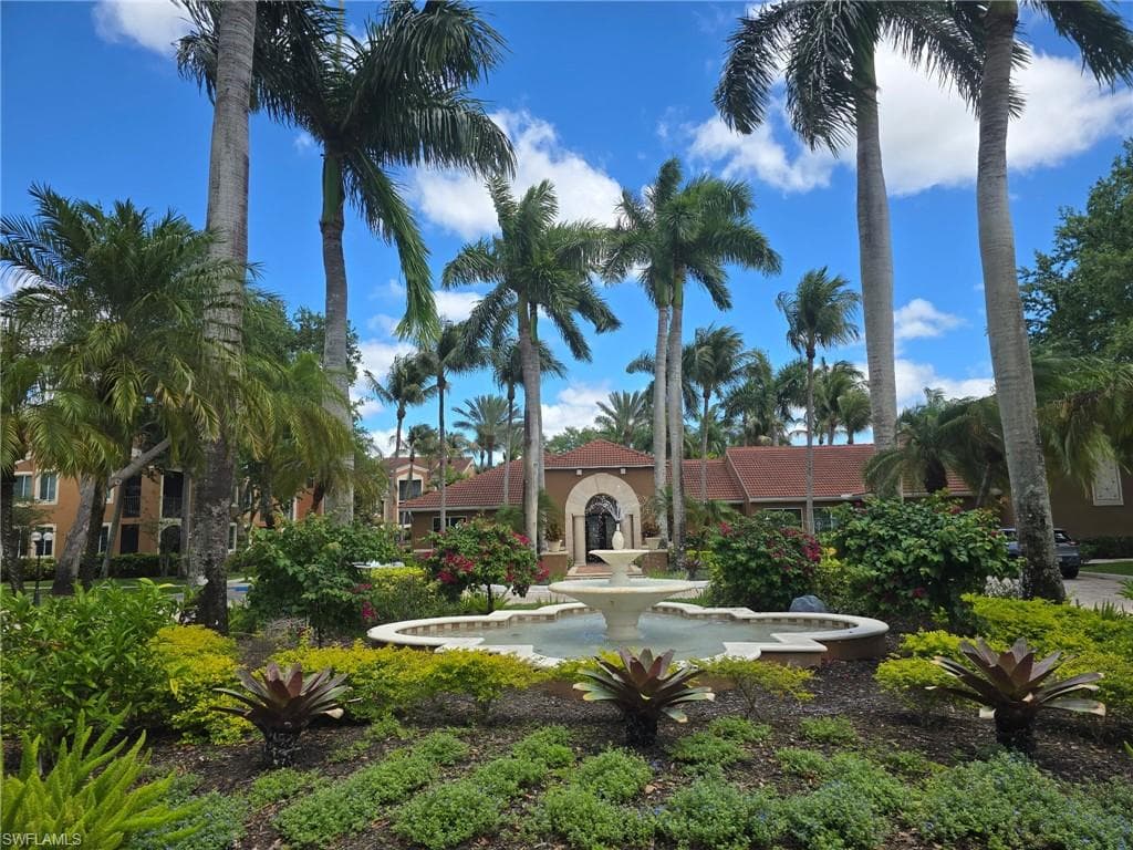 1210 Reserve WAY 204 NAPLES, FL 34105