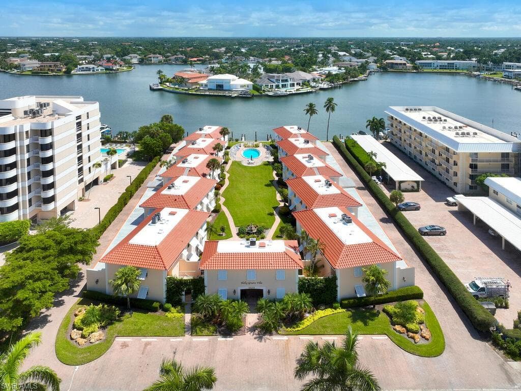 3070 Gulf Shore BLVD N 209 NAPLES, FL 34103