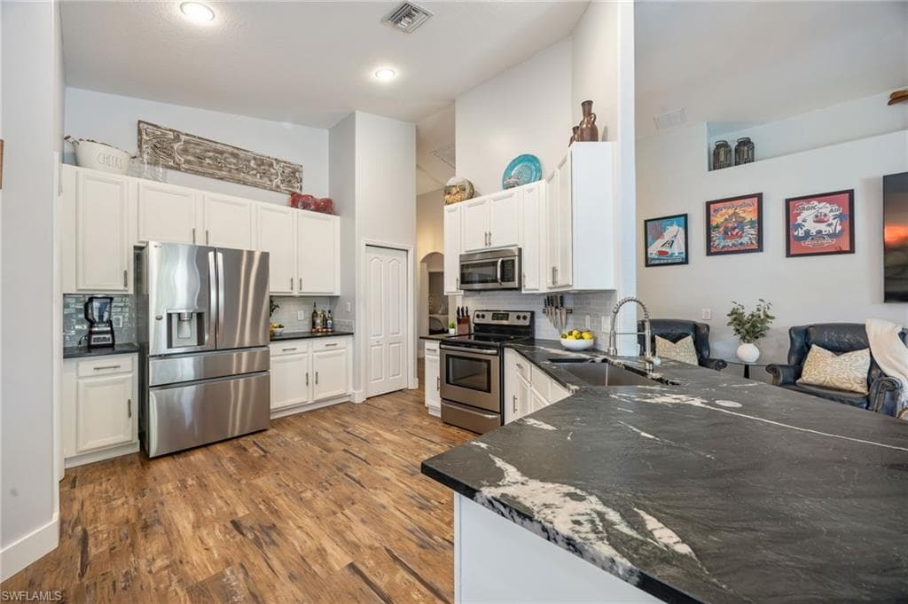 219 Glen Eagle CIR NAPLES, FL 34104