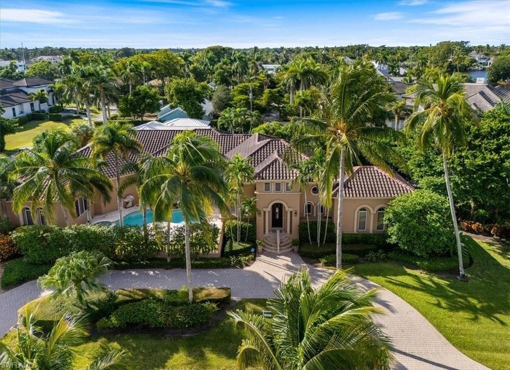 550 21st AVE S NAPLES, FL 34102