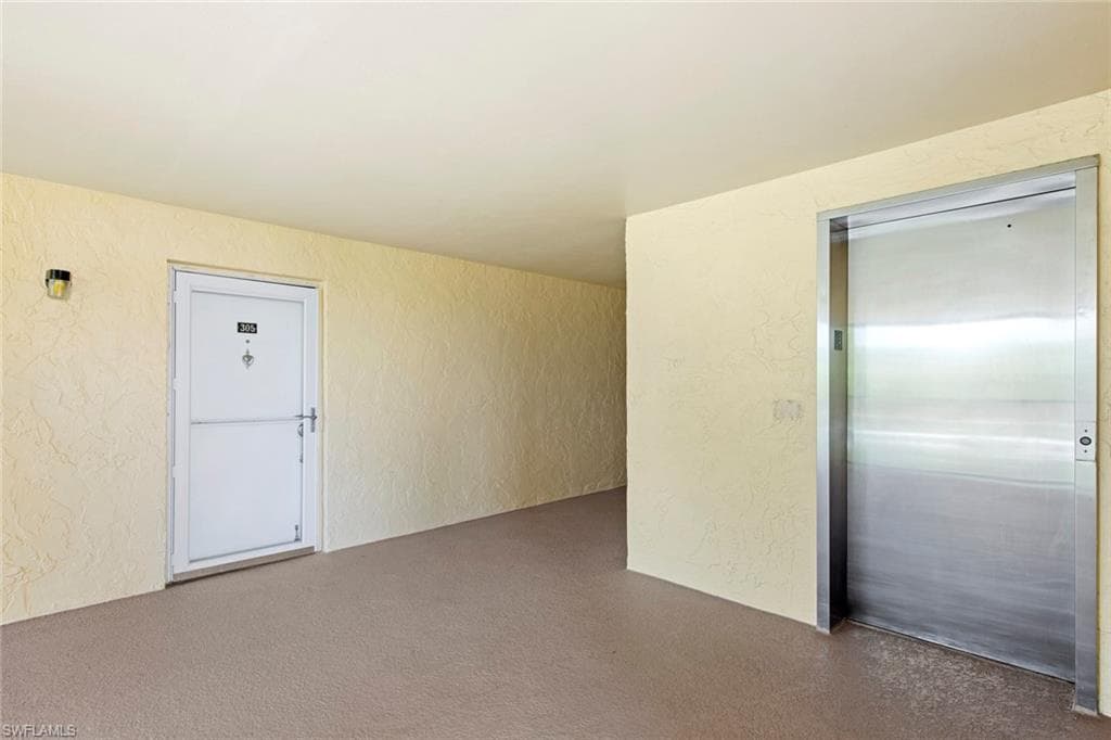 1085 Forest Lakes DR 8305 NAPLES, FL 34105