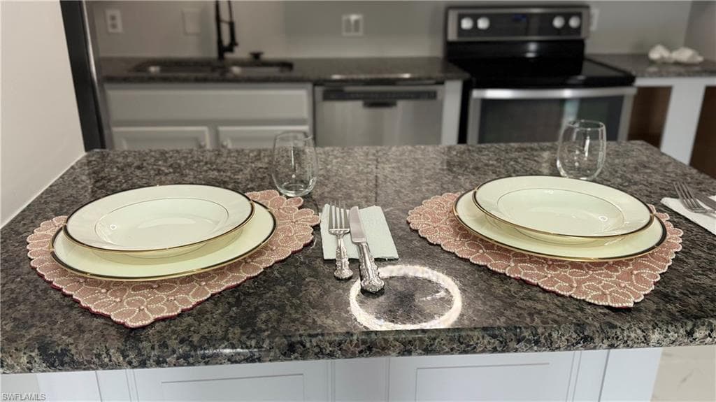 5222 TREETOPS DR NAPLES, FL 34113