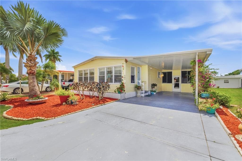 502 Pine Tree CT NORTH FORT MYERS, FL 33917