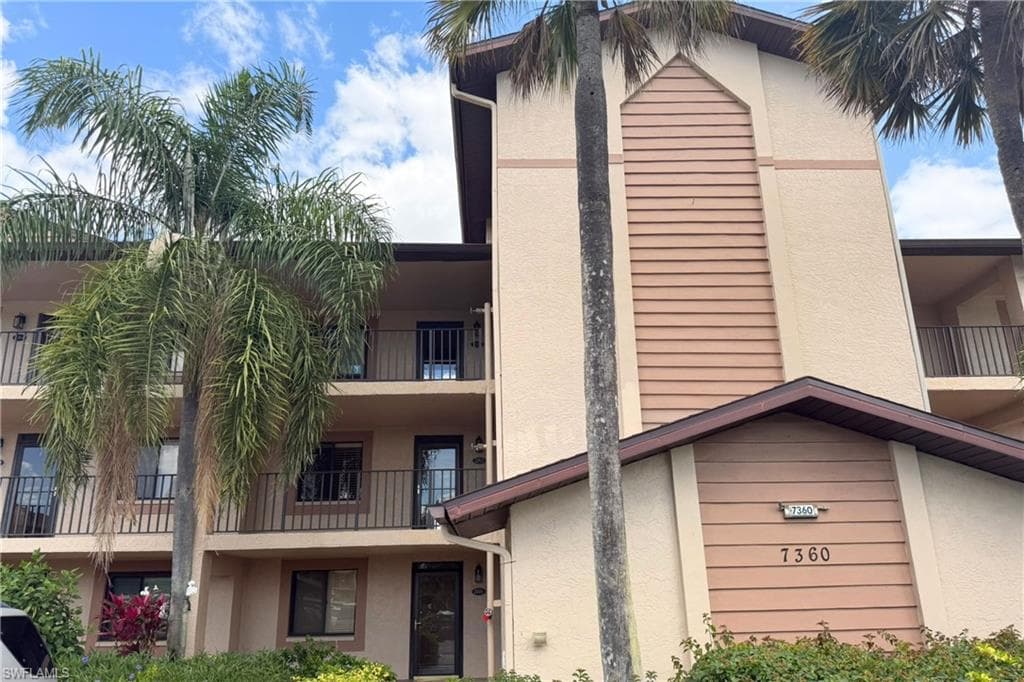 7360 Saint Ives WAY 2205 NAPLES, FL 34104