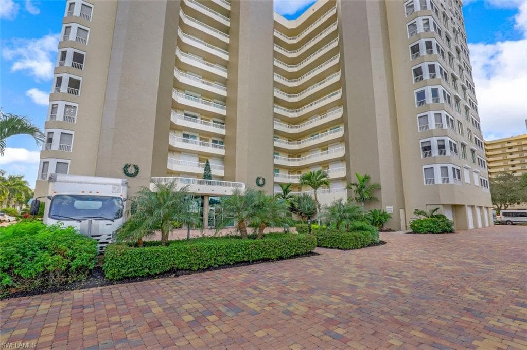 21 Bluebill AVE B401 NAPLES, FL 34108