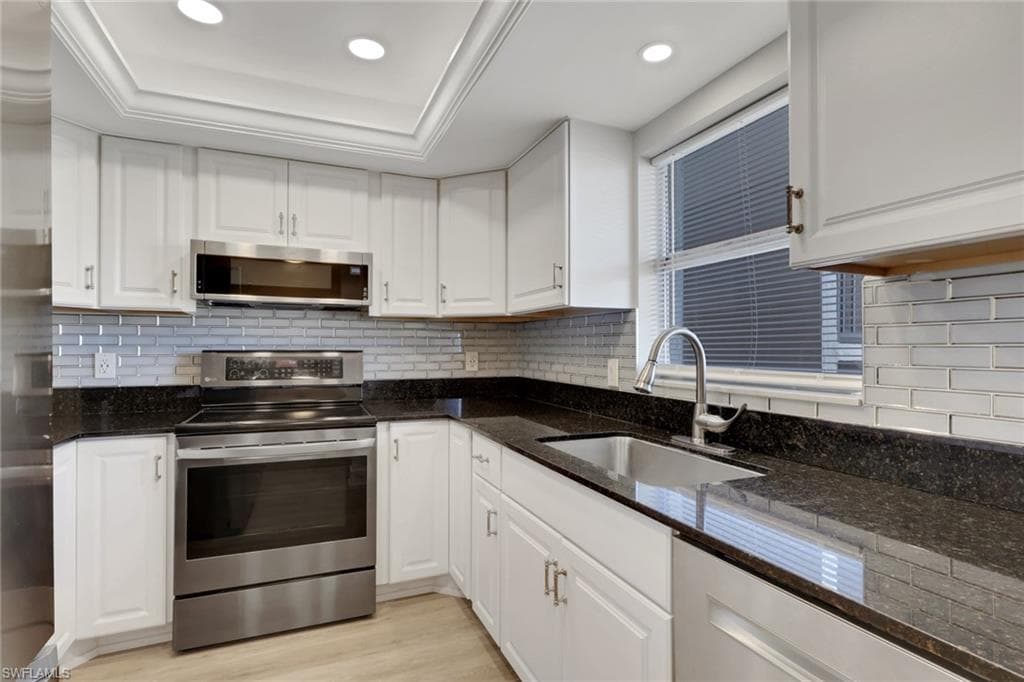 5499 Rattlesnake Hammock RD A-207 NAPLES, FL 34113