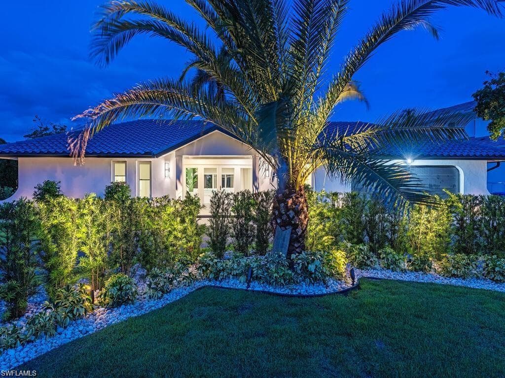 4856 Crayton RD NAPLES, FL 34103