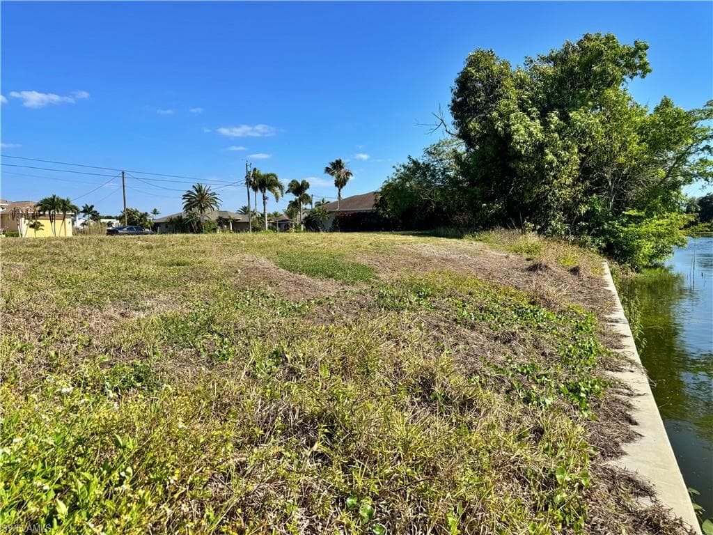 16 SE 8th PL CAPE CORAL, FL 33990