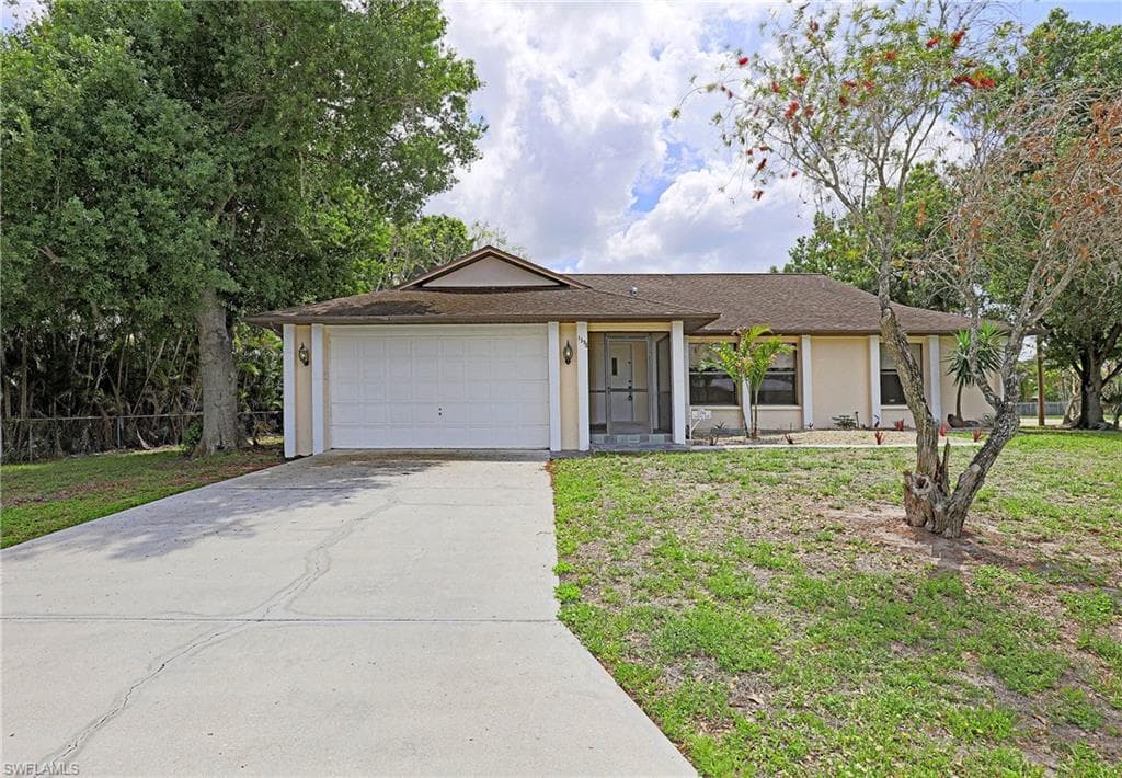 1398 Evalena LN NORTH FORT MYERS, FL 33917