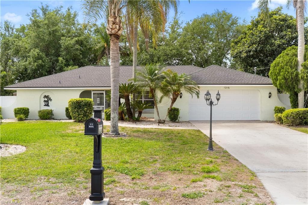 1216 E 3rd ST LEHIGH ACRES, FL 33936