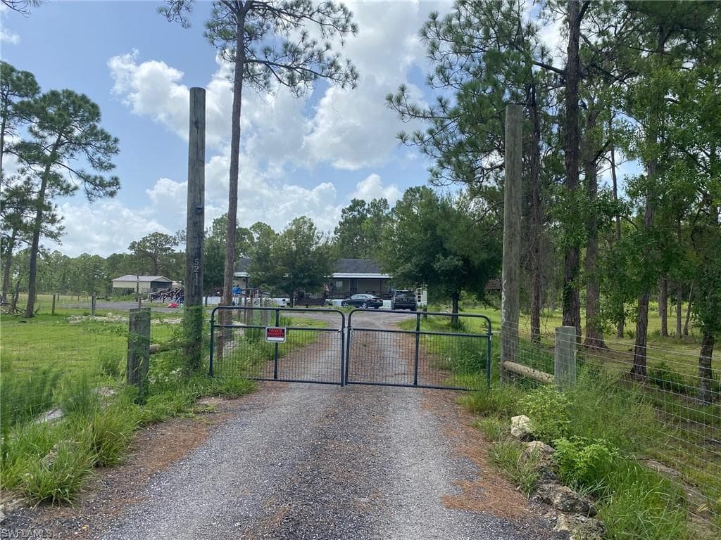 2511 Christopher LN CLEWISTON, FL 33440